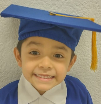 Foto de Ale, cuando se graduó de La Gaviota