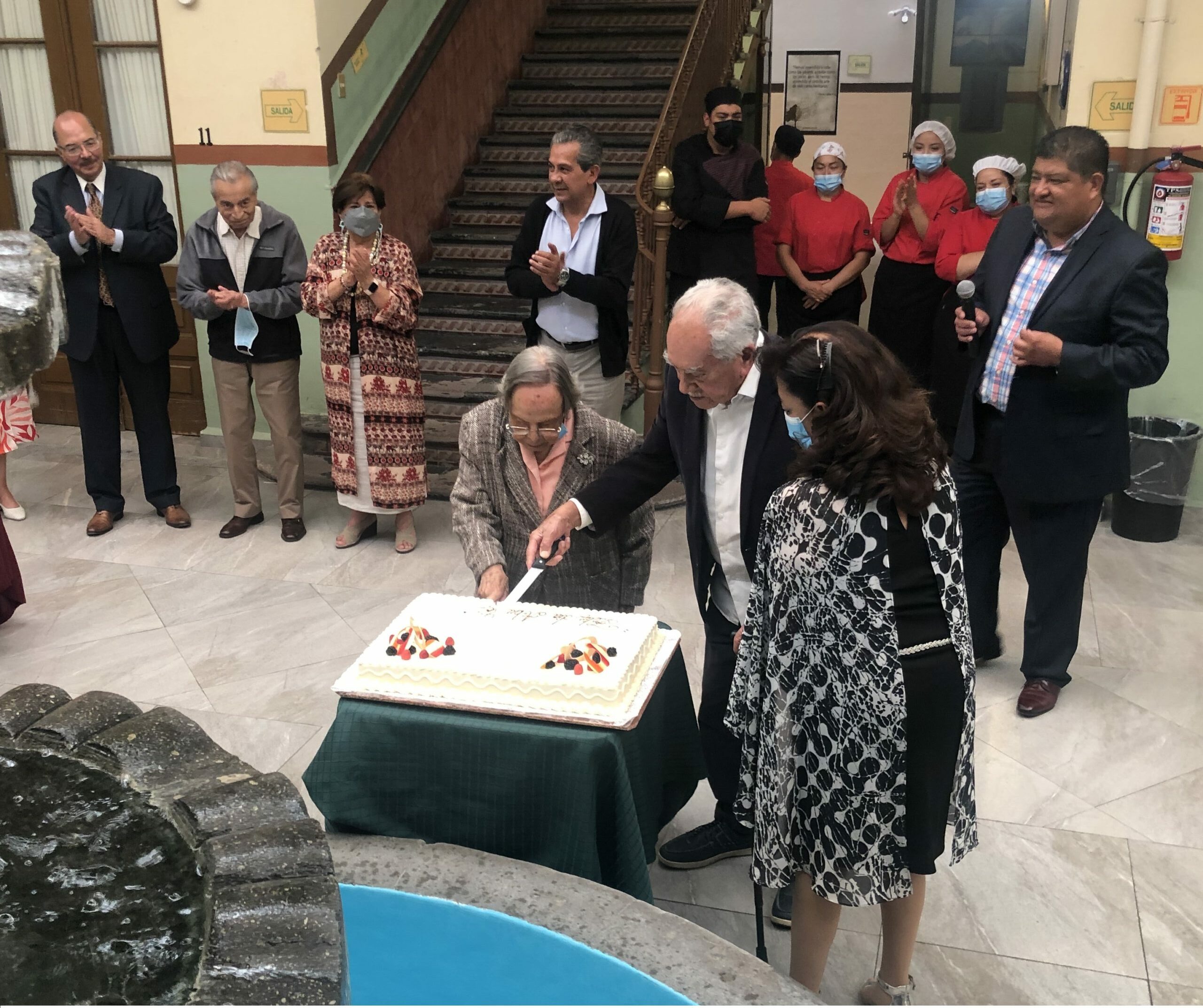 Fotografía del hogar para anciando iap celebra a las personas adultas mayores.