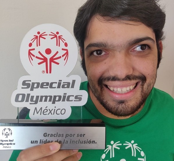 En Special Olympics aprendí que las medallas se ganan en el entrenamiento, asegura Adrián