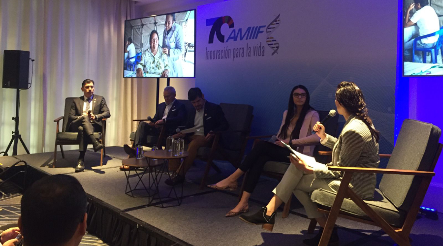 Panel de especialistas en la presentación de Informe Anual de Impacto Social de la Asociación Mexicana de Industrias de Investigación Farmacéutica (AMIIF)