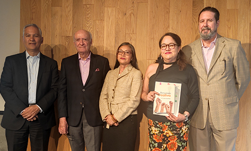 Recuerdan legado de María Angélica Luna Parra durante la presentación del libro Democracia Creativa