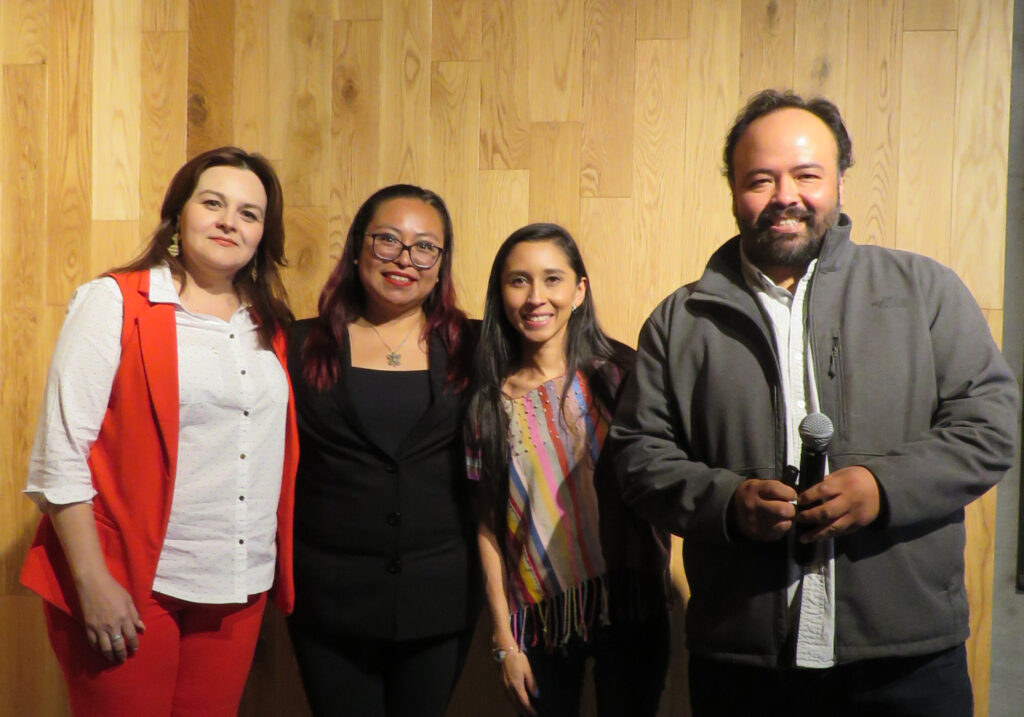 En imagen cuatros personas, Ivonne Cannet Coordinadora de RSE, Anel Hernández, intérprete de lengua de señas mexicana, Estefanía Rodríguez, Líder de RSE en Cemefi y Roberto Carvallo Conultor de RSE en Cemefi.