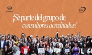 Imagen promocional de Cemefi, con fondo naranja y diseño juvenil. En la parte superior aparecen los logotipos de Cemefi y de Consultor RSE Acreditado por Cemefi. El mensaje principal invita: “¡Sé parte del grupo de consultores acreditados!" En la parte inferior aparece una fotografía grupal de personas participantes, algunas sosteniendo carteles relacionados con la consultoría en RSE y los distintivos de Cemefi y ESR.